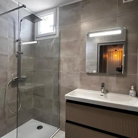 85m With Loggia Near The Sea Апартаменти