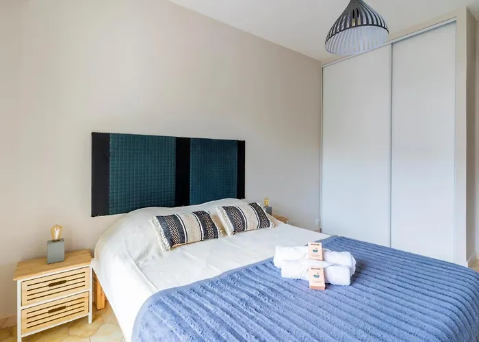 85m With Loggia Near The Sea Антиб